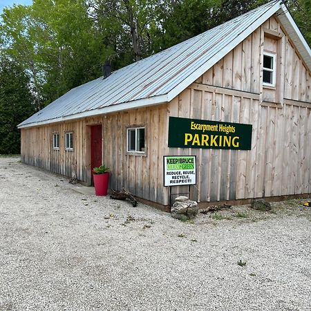 Escarpment Heights Motel Tobermory Exterior photo