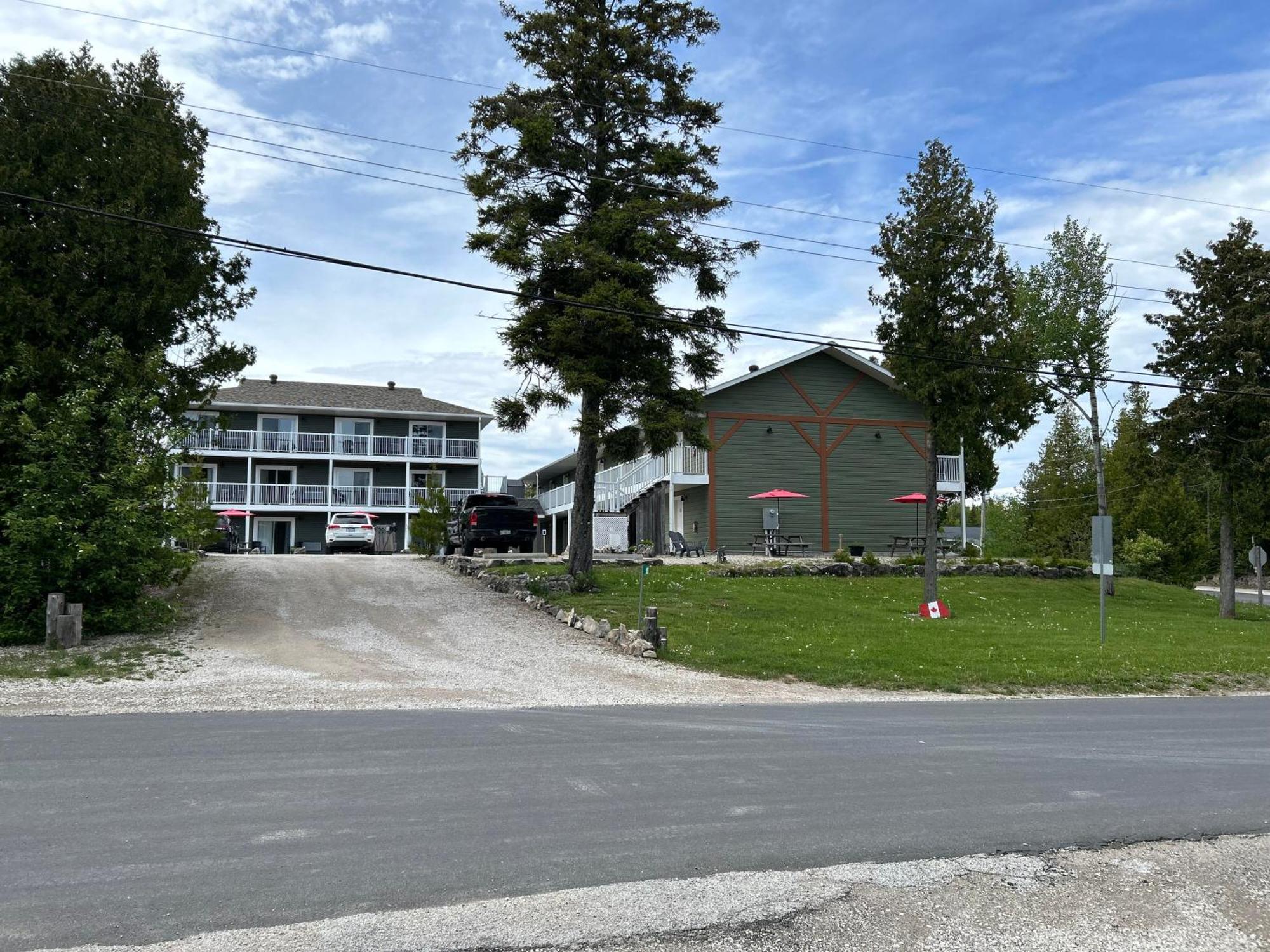 Escarpment Heights Motel Tobermory Exterior photo