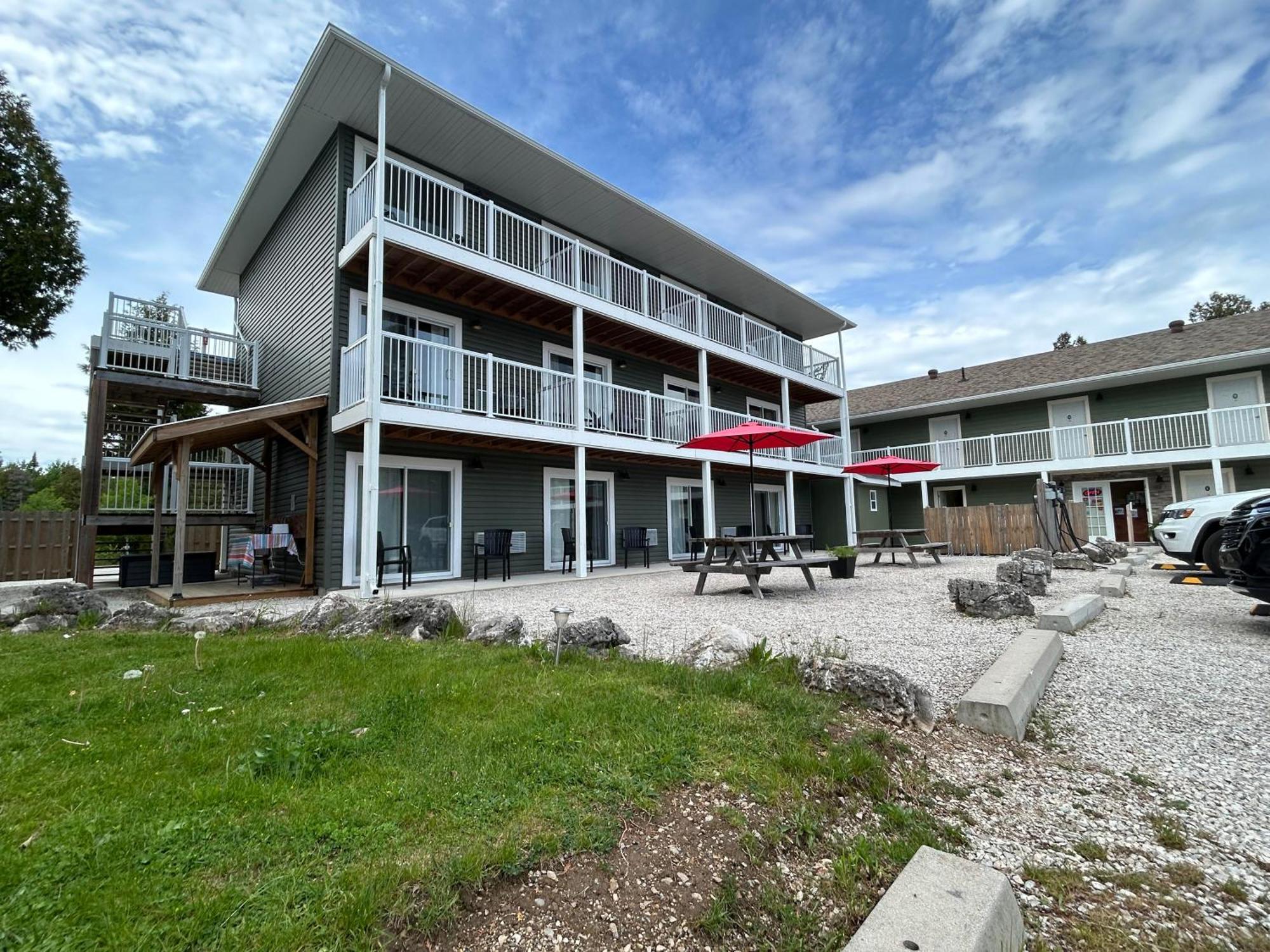 Escarpment Heights Motel Tobermory Exterior photo