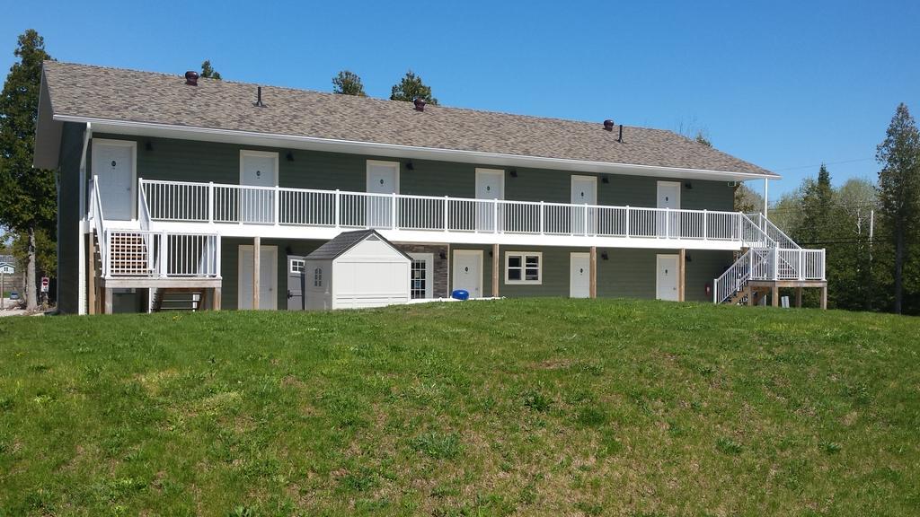 Escarpment Heights Motel Tobermory Exterior photo